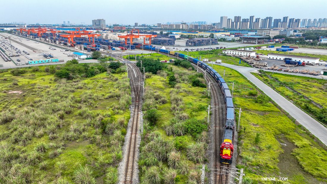 中老鐵路促進(jìn)了沿線客流、物流、信息流高效